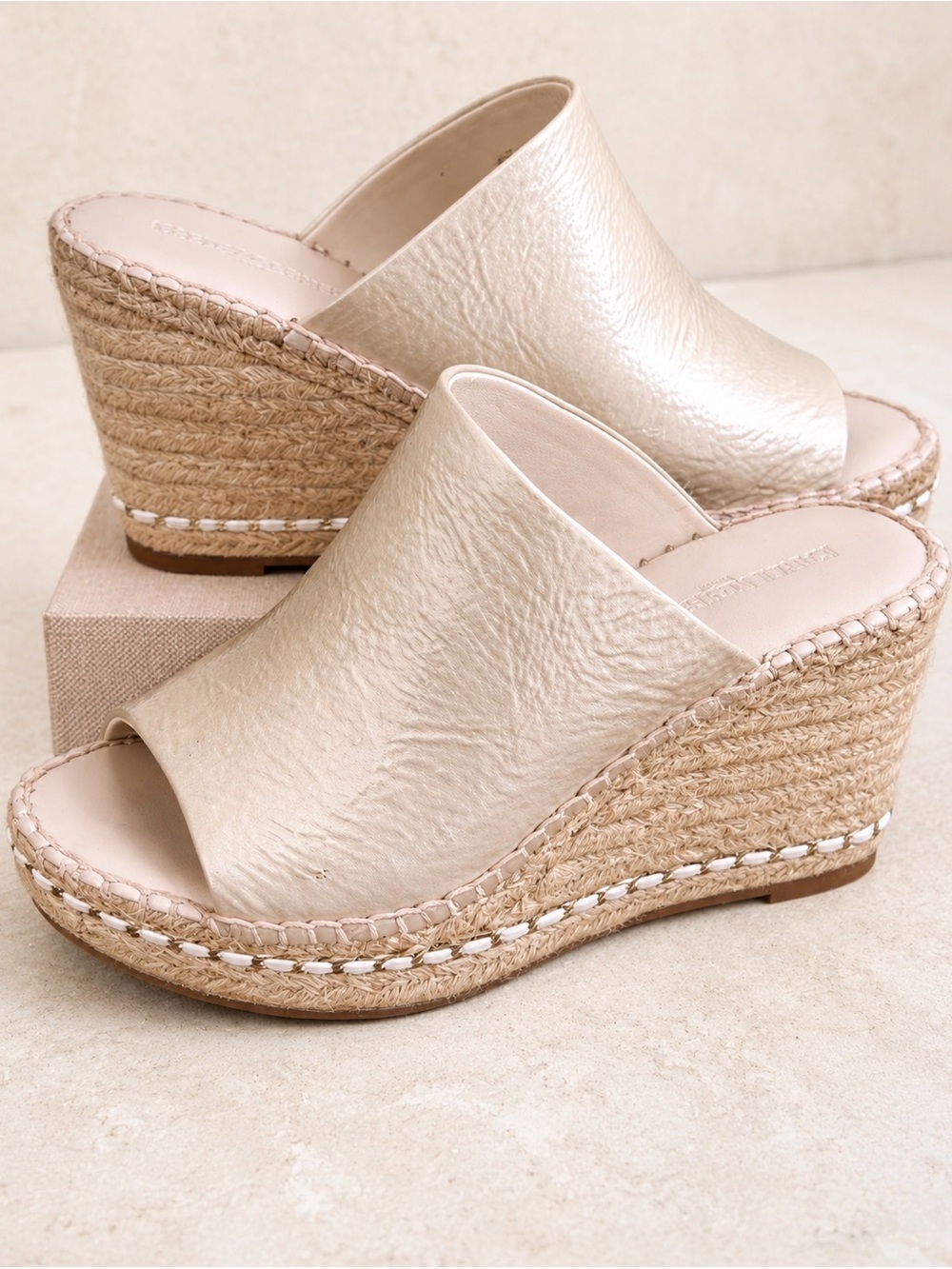 Karl Lagerfeld Paris Carina Pearl Leather Espadrille Wedge Sandals 9 NWOB